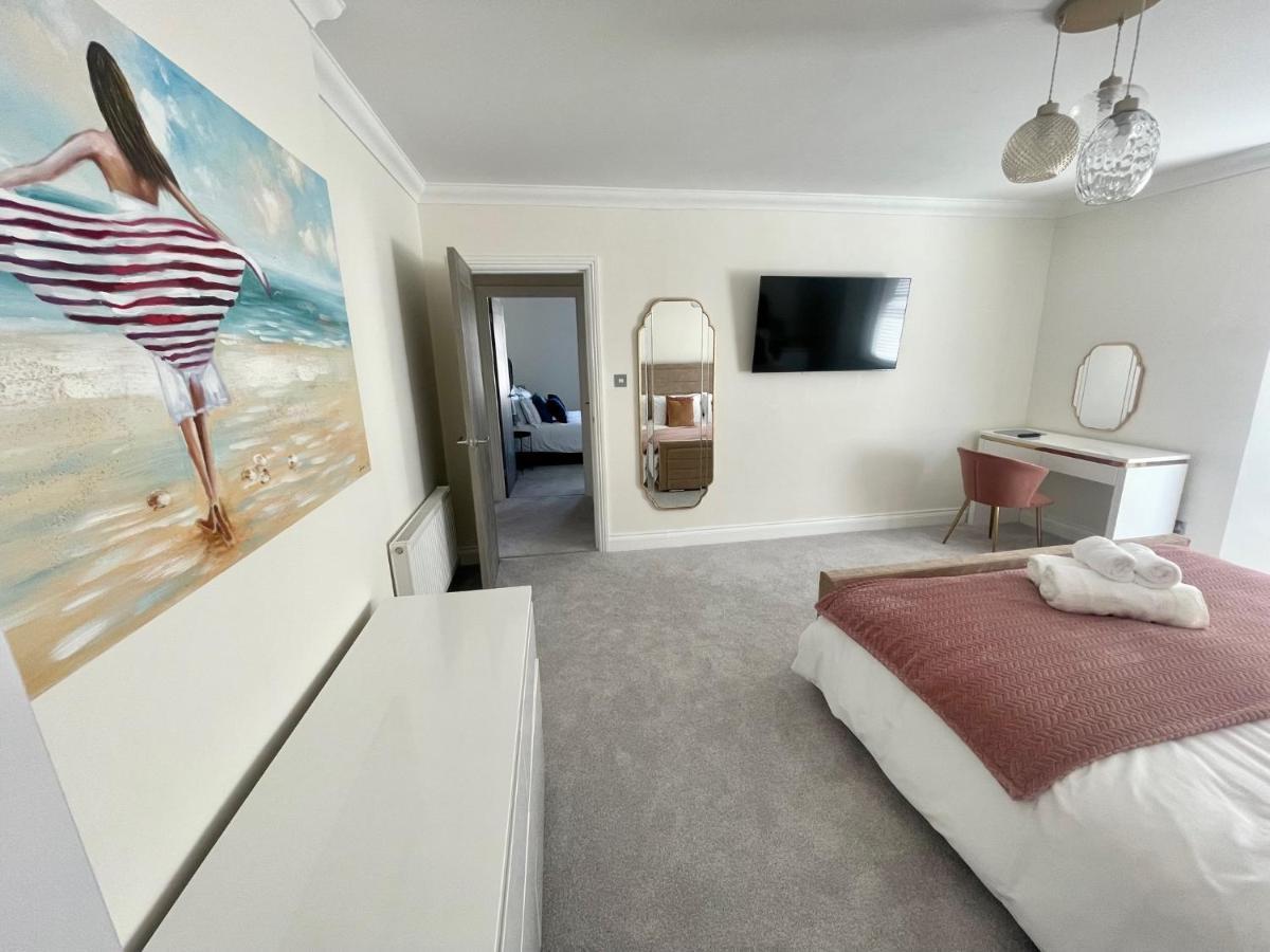 Exquisite Apartment, Stone Throw From The Beach Bournemouth Exterior photo