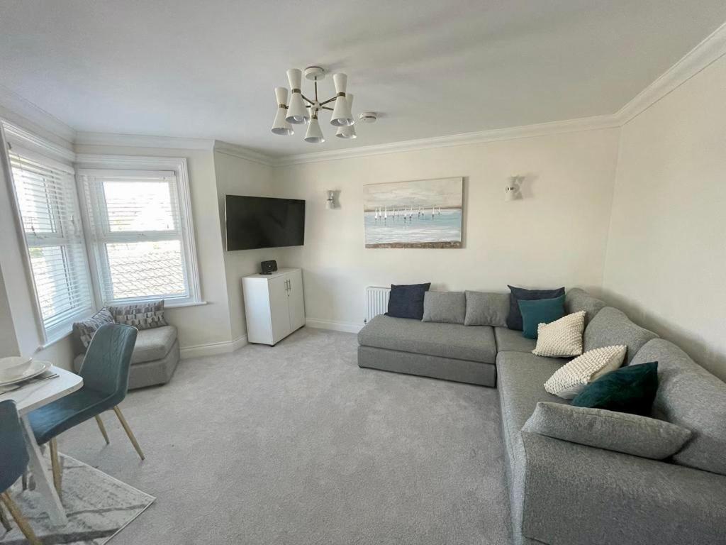 Exquisite Apartment, Stone Throw From The Beach Bournemouth Exterior photo