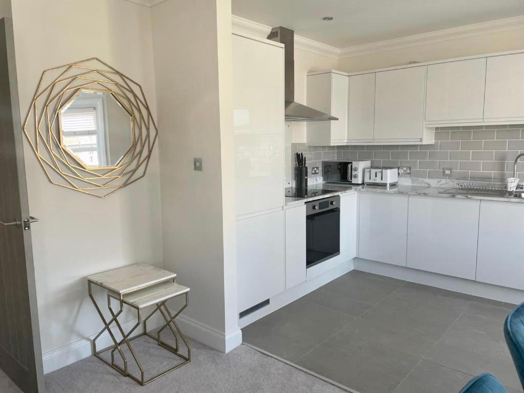 Exquisite Apartment, Stone Throw From The Beach Bournemouth Exterior photo