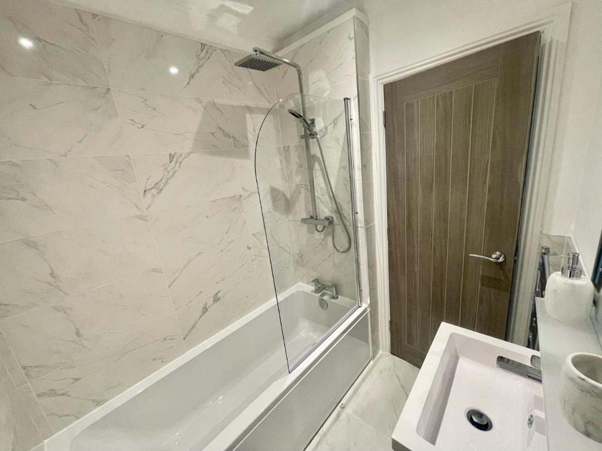 Exquisite Apartment, Stone Throw From The Beach Bournemouth Exterior photo