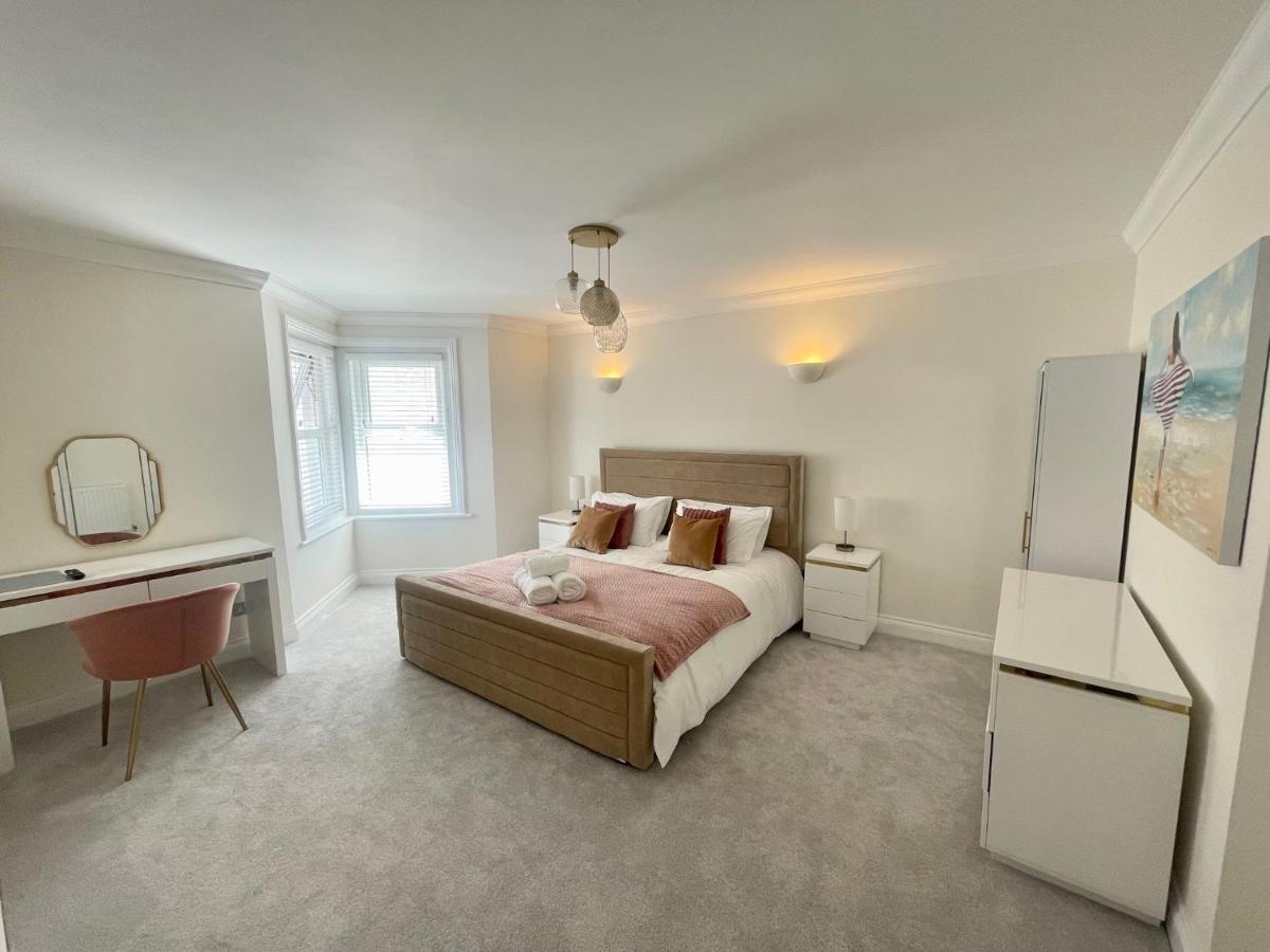 Exquisite Apartment, Stone Throw From The Beach Bournemouth Exterior photo