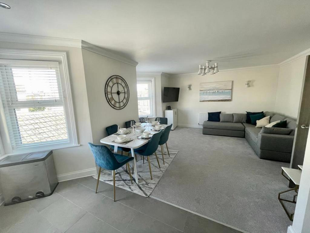 Exquisite Apartment, Stone Throw From The Beach Bournemouth Exterior photo