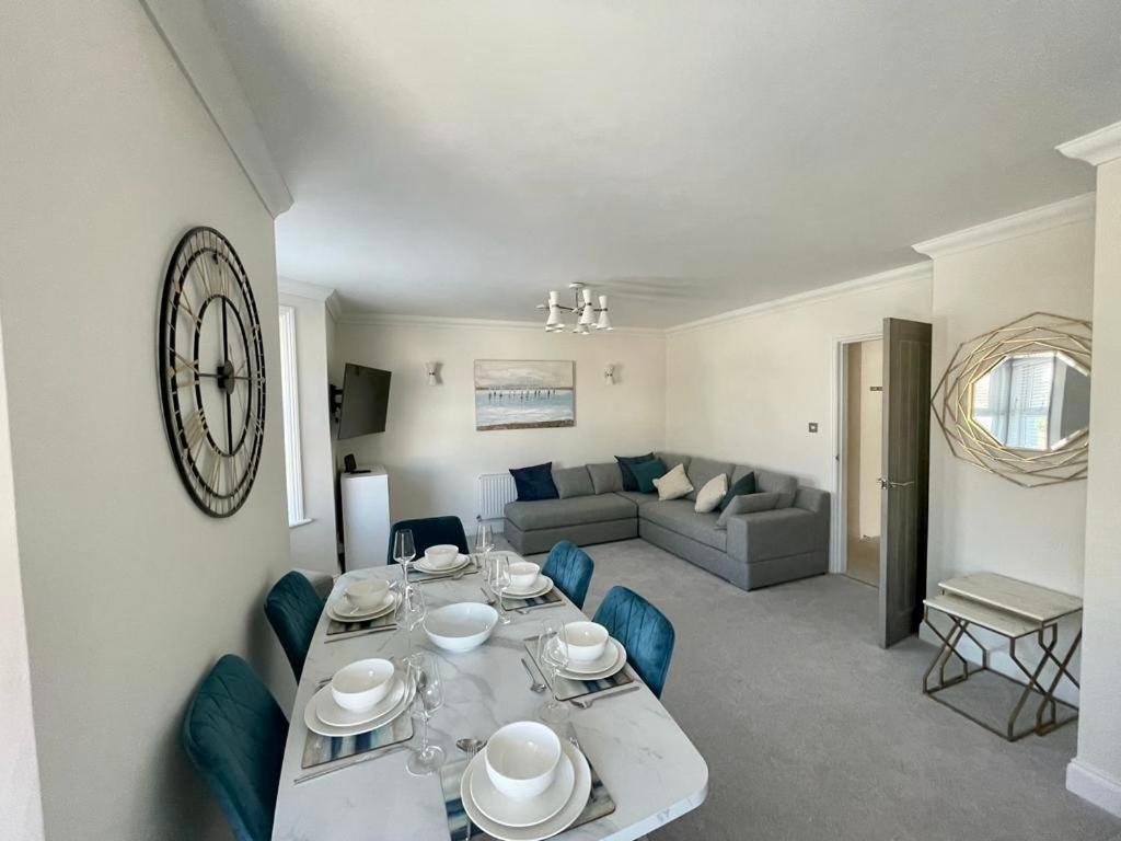 Exquisite Apartment, Stone Throw From The Beach Bournemouth Exterior photo