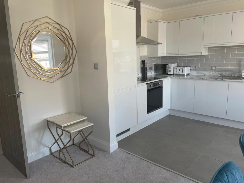 Exquisite Apartment, Stone Throw From The Beach Bournemouth Exterior photo