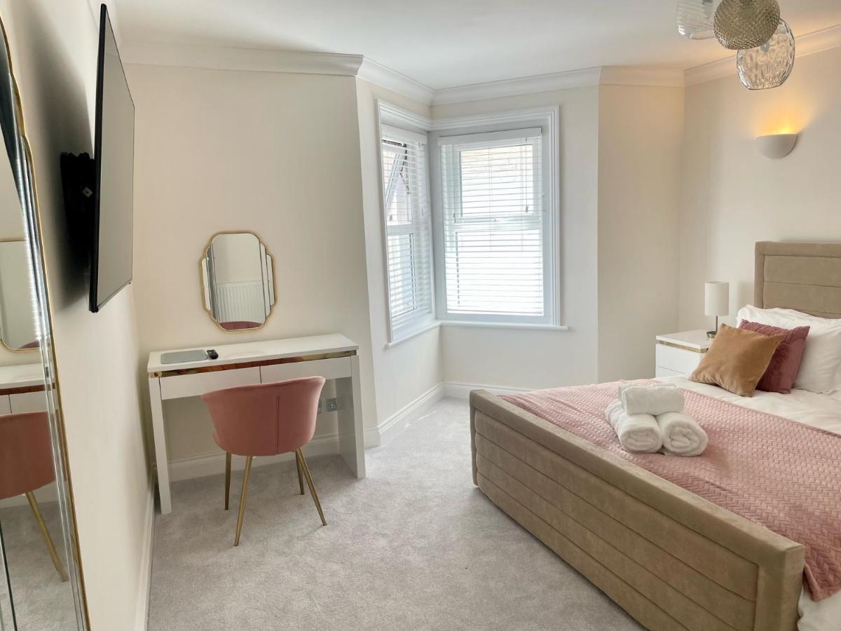 Exquisite Apartment, Stone Throw From The Beach Bournemouth Exterior photo