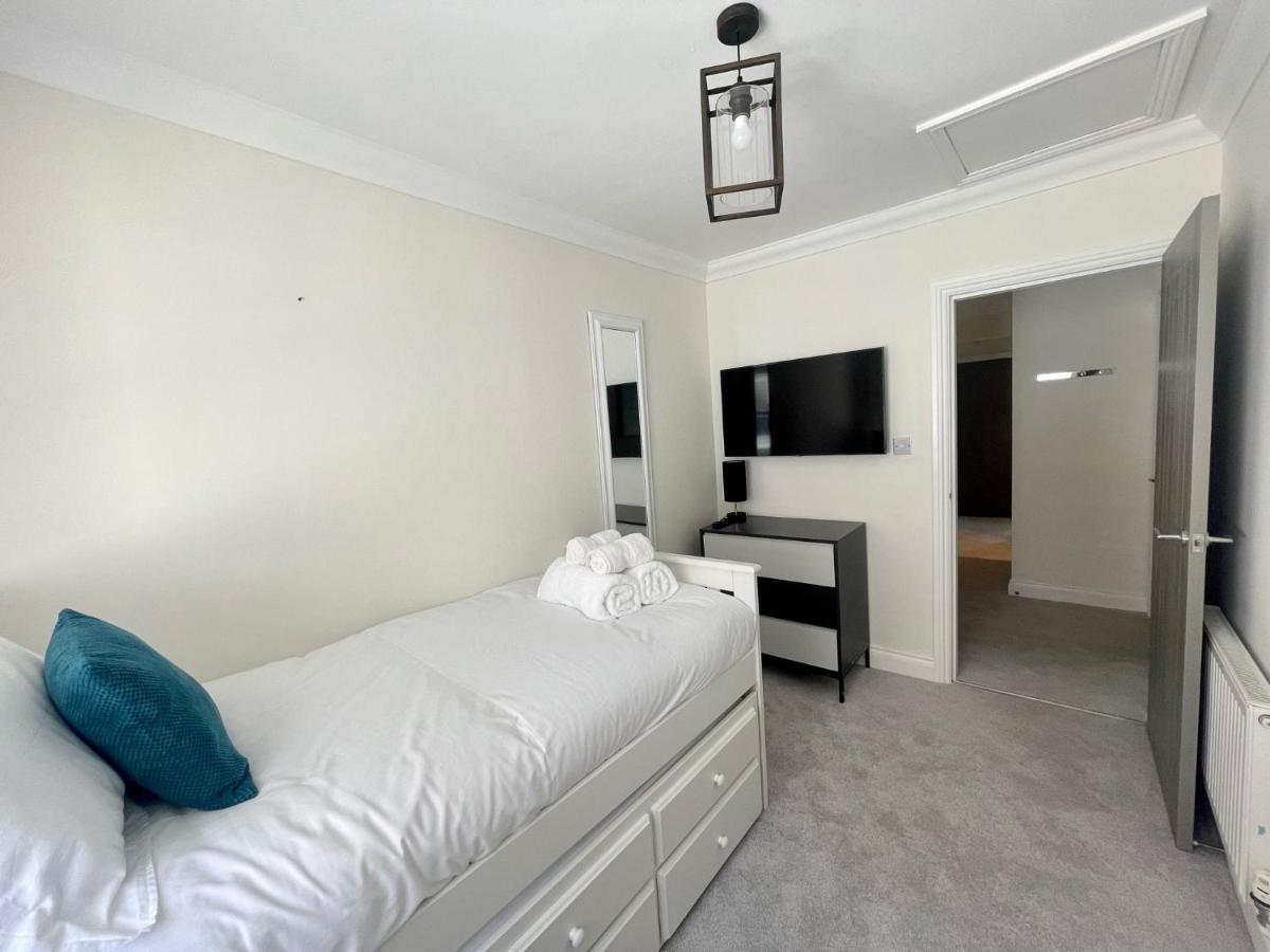 Exquisite Apartment, Stone Throw From The Beach Bournemouth Exterior photo