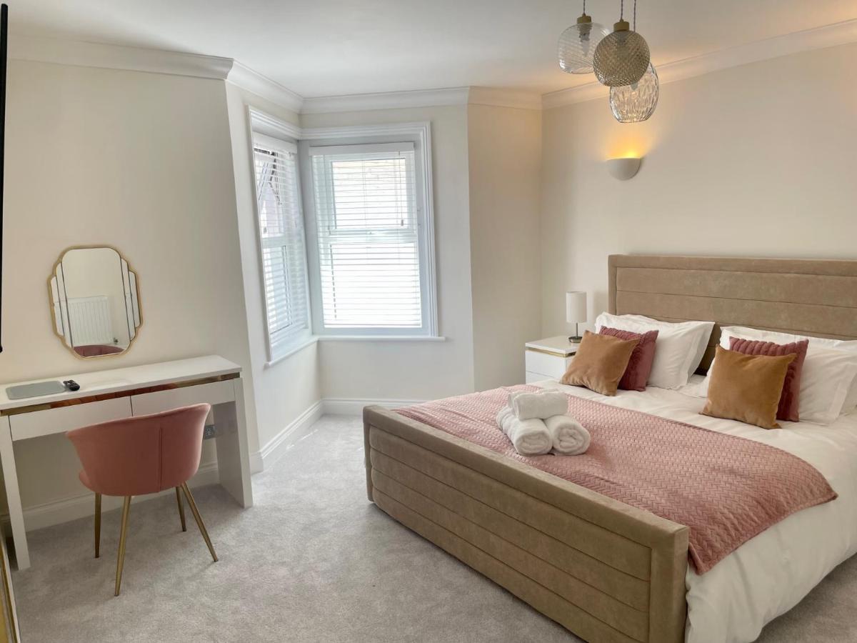 Exquisite Apartment, Stone Throw From The Beach Bournemouth Exterior photo